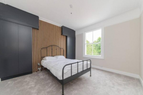 Stylish & Spacious 3-Bed House, Parking and Garden